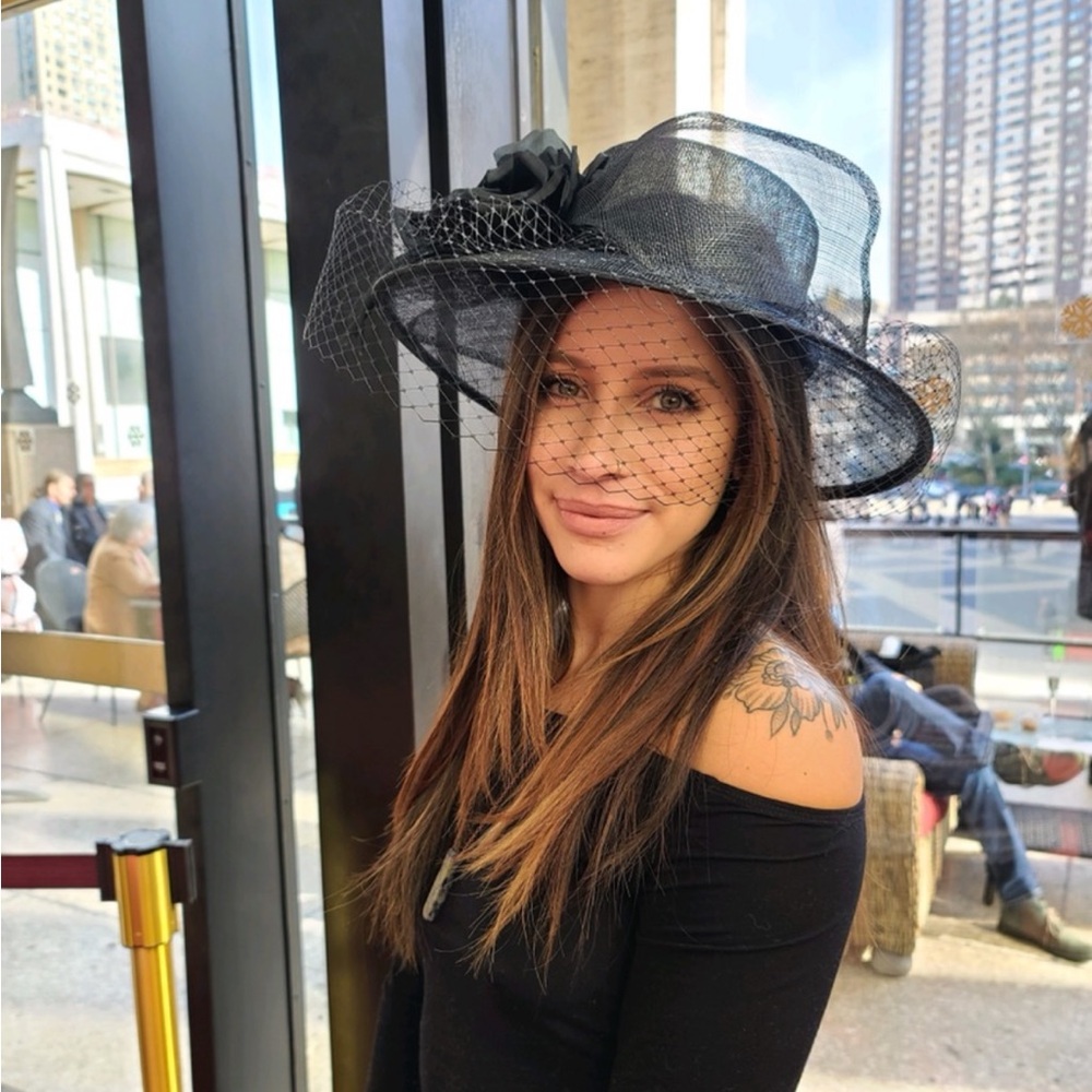 Elegant Black Wide-Brim Hat with Veil
